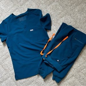 Figs Deep Reef scrub set xs top small bottom